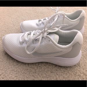 Like NEW Nike all white Lunarconverge running shoe
